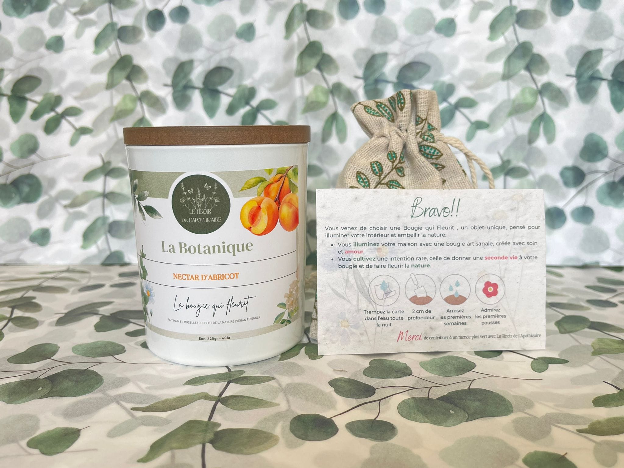 UNE BOUGIE QUI FLEURIT